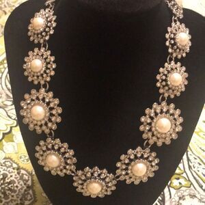 Ann Taylor Pearl Statement Necklace Gold Tone Floral NWT